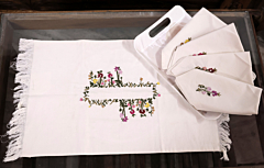 Teapot runner and set