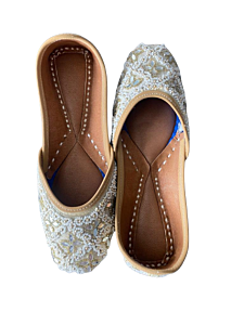 White color Punjabi tilla Jutti