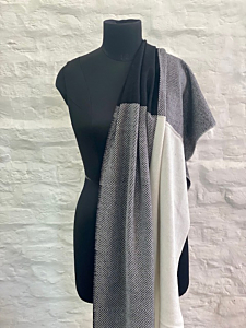 Box pattern textured lambswool stole