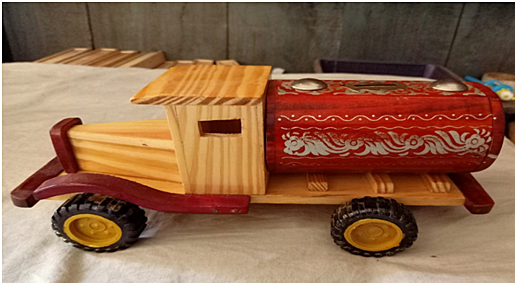 WOODEN TRUCK TOY